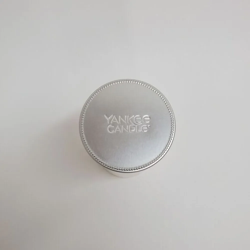 Yankee Candle Vanilla Cupcake 12 oz Scented Tumbler Candle Single Wick with Lid